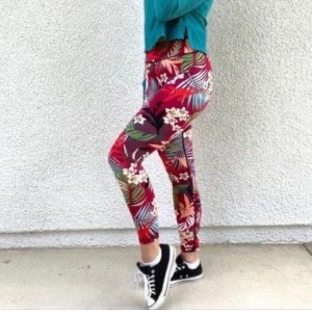 Minkpink love red tropical floral print workout leggings